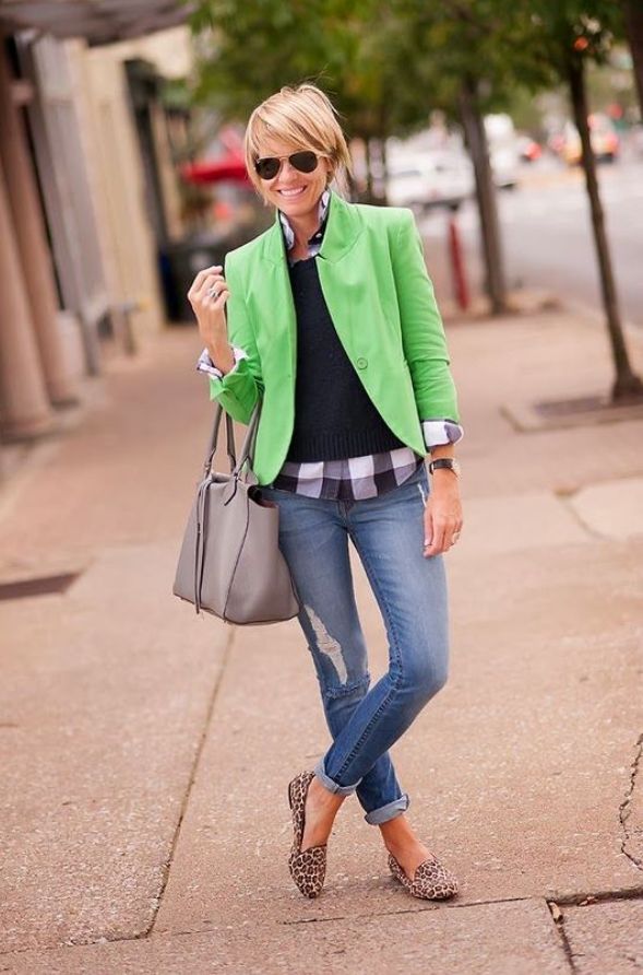 Casual Outfits For Women Over 40 With Jeans