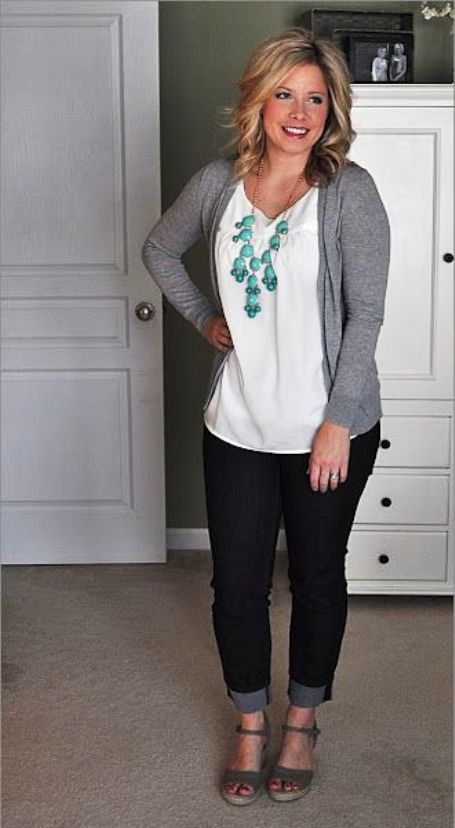 Gorgeous Casual Outfits For Women Over 40